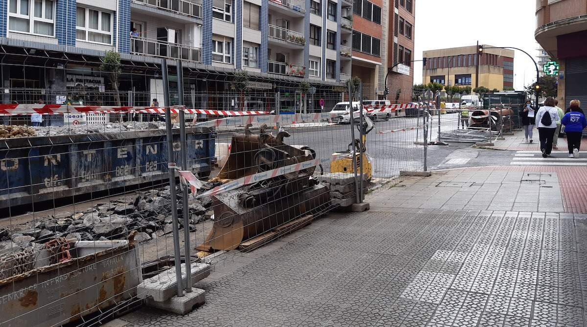 Las obras que han arrancado en la Avenida Murrieta darán solución al problema de vertidos de los portales 7, 9 y 11
